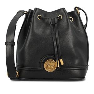끌로에 호스 메달 엠보스드 로고 버킷 백 CH25AS792O37 001