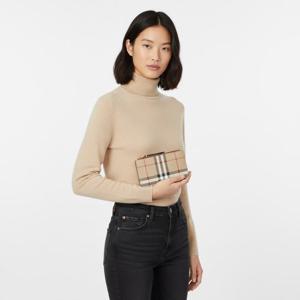 버버리 체크 페인 스트랩 지갑 8070420