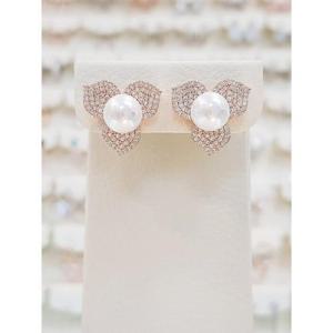 볼라레 세이브존01 웨이브 큐빅 핵진주 꽃 귀걸이 spe954