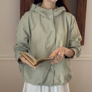 샵앤) 여성 하이넥 스냅단추 간절기 바스락 후드 점퍼 CAT-WJP-4169-베이지