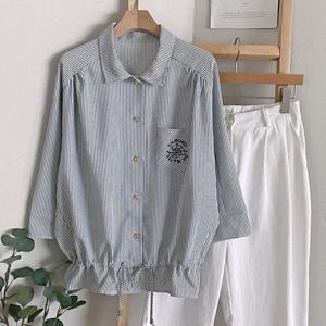 샵앤) 여성 카라넥 스트라이프 포켓 자수 셔링 7부 셔츠 DGB-WBL-4338-네이비