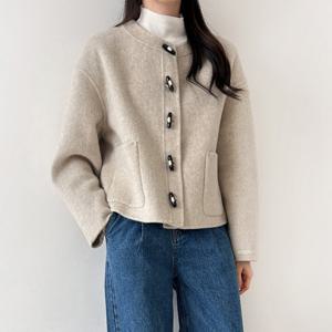 샵앤) 여성 노카라 떡볶이 단추 클래식 세미크롭 코트 NYS-WJK-4957-오트밀