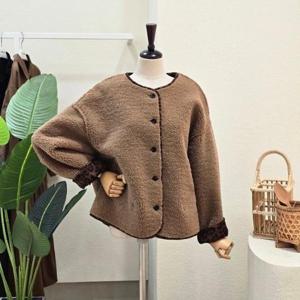 [포커스]FW5K3JK32190_레오파드 부클 무스탕 자켓