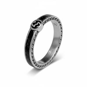 구찌 인터로킹 에나멜 G로고 반지 701620 J8410 1064 블랙 실버