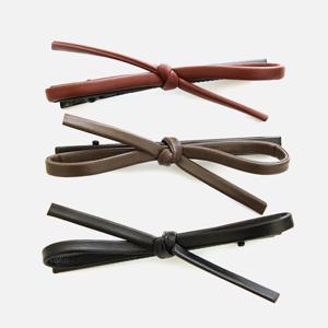 제이로렌 가죽 리본 매듭 집게핀 H01336