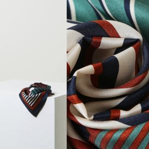 [헤지스] 브라운 스트라이프 사각 실크 스카프 HIMU5E802W2