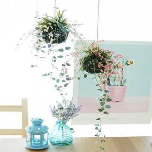 볼에 하나씩 엮어서 만든 더가든 라벤더 볼 조화