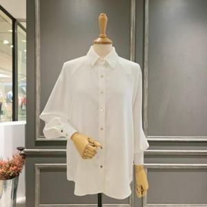 [아니베에프]A51WBL500_금장버튼 블라우스