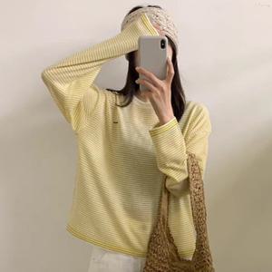 샵앤) 여성 라운드넥 단가라 오버핏 레터링 자수 니트 티셔츠 21DS-WKN-4387-옐로우