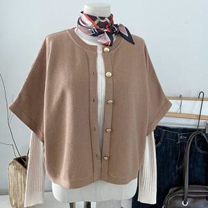 샵앤) 여성 라운드넥 금장 단추 가오리핏 반팔 니트 가디건 DGB-WCD-4738-베이지