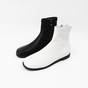 [신난다슈]여성 앵클 부츠 1cm 2종 스판 삭스 숏 플랫 앵글 부츠 발편한 낮은굽 AG257834