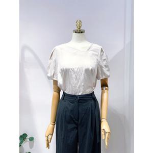 올리브데올리브 (OW5MB434) 넥 변형 볼륨 소매 블라우스