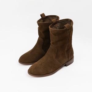 [신난다슈]여성 앵클부츠 3cm 통넓은 숏 앵글 부츠 소가죽 스웨이드 통굽 MRO257026베이지