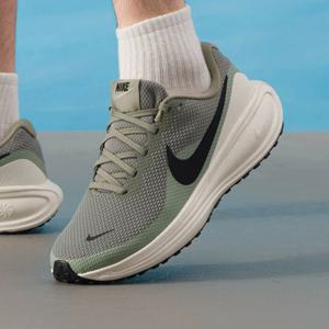 나이키 레볼루션 8 런닝 남성 운동화 HJ9198-300