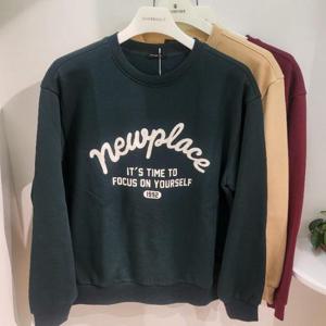 체이스컬트 HC03 공용기모 자수 그래픽 맨투맨 EFRU5143D0