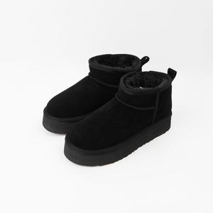 [신난다슈]여성 앵클부츠 3cm 여자 숏 앵글 털 부츠 퍼안감 소가죽 스웨이드 BP256110블랙