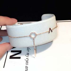 브이오 펜던트 라인팔찌-로즈골드OC 예쁜팔찌 유니크팔찌 패션팔찌 여성팔찌 팔찌선물