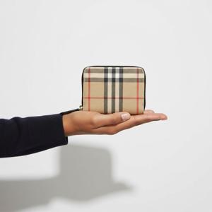 버버리 여성 반지갑 (LS MN ZIP WALLET 8102173) 25SS