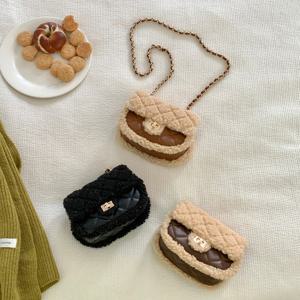 [디어백] 라운드 무스탕 퀼팅 체인 미니 크로스백 CH24238T