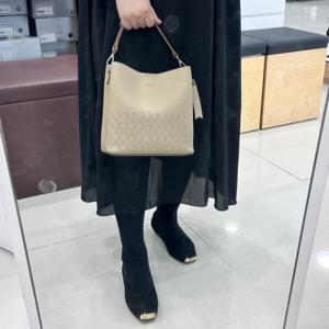 [에스콰이아]에스콰이아   여성 펀칭 패턴 버킷백 토드 크로스백