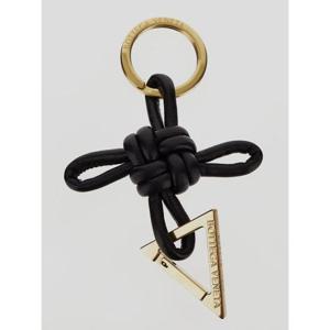 보테가베네타 Double Knot 더블 노트 트라이앵글 나파 가죽 키링