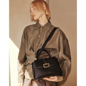 [닥스ACC] [BIRKBECK CHARLOTTE] 버크백샬롯 블랙 가죽 탑집 미디움 토트백 DCBA5E824