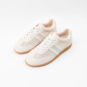 [신난다슈]여성 스니커즈 운동화 3cm 슬립온 플랫 단화 발편한 쿠션 MRO257173 아이보리