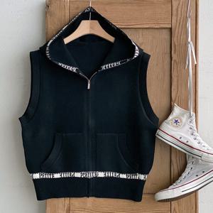 샵앤) 여성 간절기 레이어드 후드 집업 니트 조끼 DGB-WVS-4715-블랙