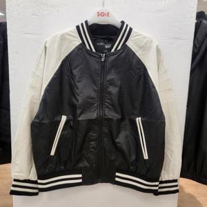 소이 HC22 레더 바시티 점퍼 26S0151