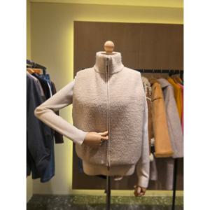 [러브앤쇼] 플리스 하이넥 베스트 GCFMGVT04