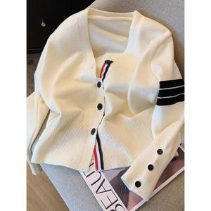 [예쎄][예쎄] 배색 트리플라인 장식 니트 가디건  S4WCD058A