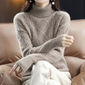 [올리비에스클로젯]다이아 꽈배기 폴라넥 니트_O2512KN617D