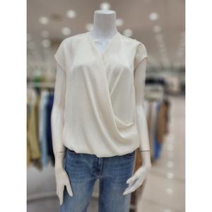 [더아이잗]캡 슬리브 실키 랩 블라우스 IN4A0BL011_DJ