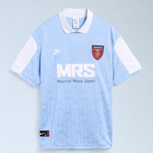 25 FW 나이키 X 마틴 로즈 로고 모티프 테크 저지 폴로 셔츠 라이트블루 HM9020 422