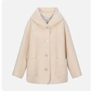 [써스데이아일랜드](T258MCT231W)포인트 단추 후드형 코트