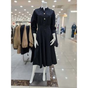 [더아이잗]백 밴딩 하프넥 슬릿 원피스 IN9P0OP91390