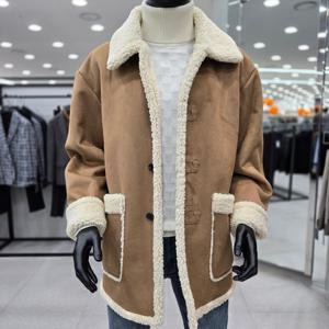 [바쏘옴므]페이크하프 카멜무스탕 점퍼 JMZ4UA49ACM