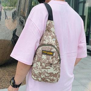 밀리터리 패턴 슬링백 이어폰 구멍 남자 외출 가방