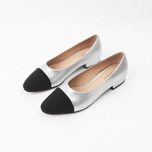 [신난다슈]여성 펌프스 구두 힐 3cm 플랫 단화  투톤 배색 발편한 낮은굽 SKE242841 실버