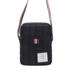 [톰브라운] 21FW 남성 삼선탭 카메라 크로스백 (MAG284A_07553_001_21F)