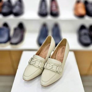 [탠디]고리 장식 여성 7CM굽 구두 아이보리 124016_DG