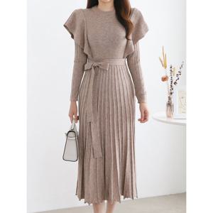 [모리스커밍홈]날개소매 플리츠 벨티드 니트 원피스_M2410OP172D
