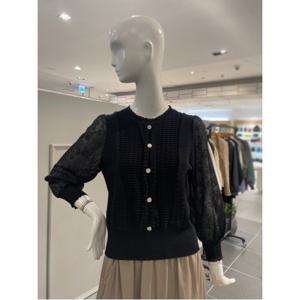 [르니앤맥코이] 소매 시스루 단추 장식 니트 (ML04KN707FJY)