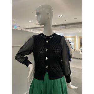 르니앤맥코이 소매 시스루 진주장식 니트 (MM04KN704FJY)