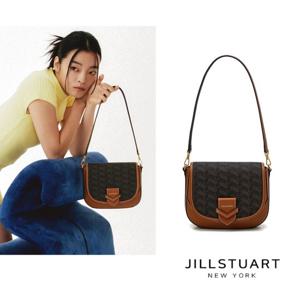 [질스튜어트] 브라운 패턴 플랩형 새들백 JABA5E461W2