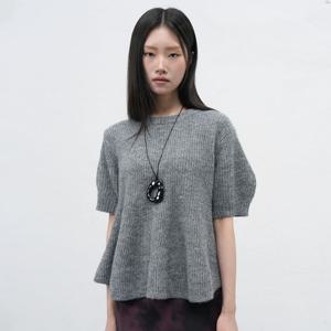 WOMAN 벌룬 플레어 하프 니트 풀오버 [CHARCOAL] / WBE3L05522