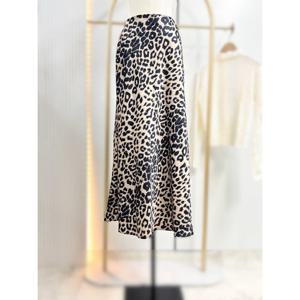 [스타일리쉬바이피클]샤틴 실키 호피 롱 스커트 LSD9SK08CN1