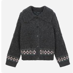 [써스데이아일랜드](T258MCD270W)카라넥 자카드 니트 가디건