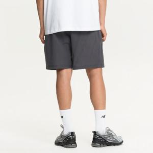 뉴발란스반바지 EQS NBNVE32633-60 UNI FROZEN 4.5부 에센셜 숏팬츠 CHARCOAL