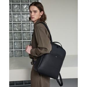 [헤지스]블랙 컬러배블랙 가죽 클래식 백팩 HJBA5F832BK